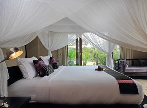 Private 7 bedroom villa retreat, Canggu