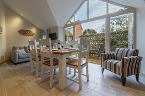Mayes Cottage, Brancaster: Dining area