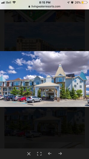 5-star resort a short drive from the Mountain