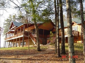 Chiggerchaw Lodge - lakeside view from the north