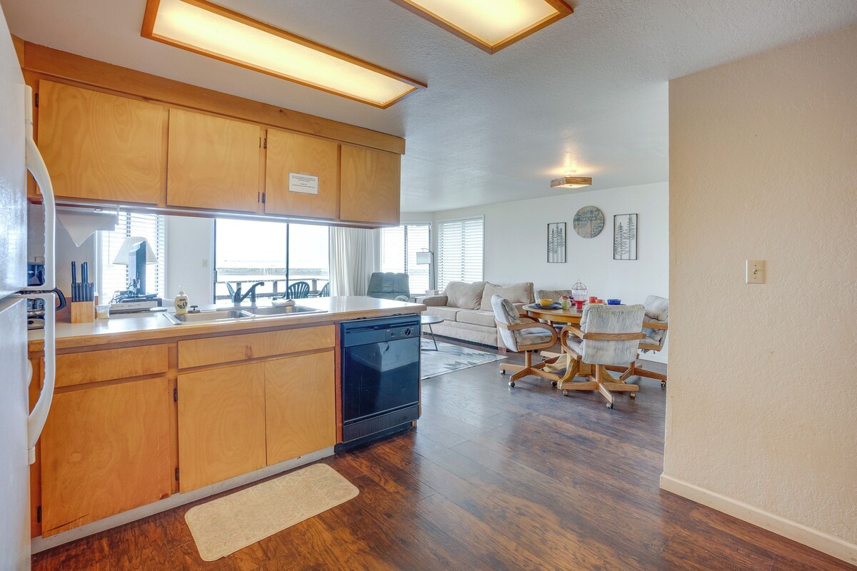 Smith River Vintage Cabin w/Oceanfront Deck+Views!