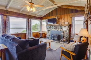Living Room | Free WiFi