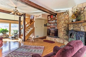 Living Room | Free WiFi | TV w/ Streaming | VHS Player