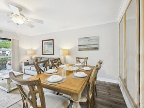 Dining Table with Seating for Six at 152 Island Club