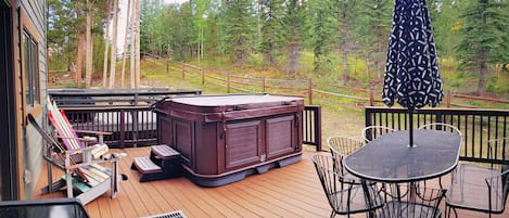 Private Hot Tub, Ski In/Out, Walk to Trails
Sunny South Facing Deck,  Gas Grill