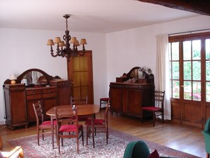 Salon/Esszimmer im Erdgeschoss