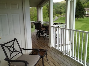 PRIVATE BALCONY WITH MOUNTAIN AND GOLF COURSE VIEWS. PET FRIENDLY 