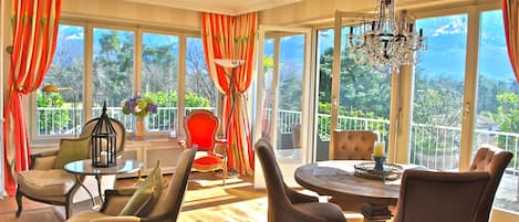 Spacious & Bright: Dining area with french doors opening onto terrace 