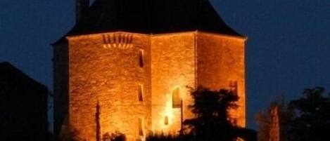 Chateau Peyruzel at night