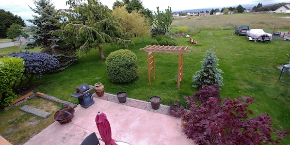 Panoramic Olympic Mountain views from your private patio. 