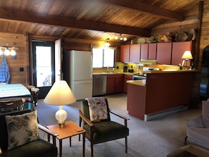 Kitchen, well stocked, new appliances