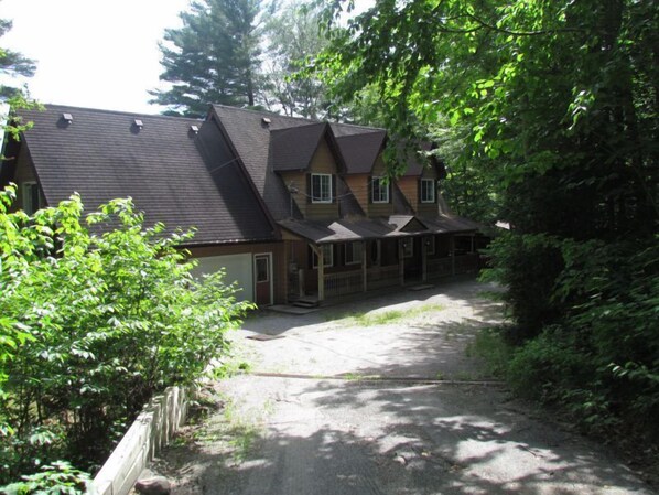 4 Bedrooms, 3 bath, Master Suite. Sleeps 10.