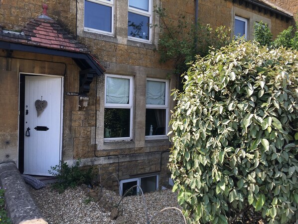 Front Entrance to Cosy Quirky House