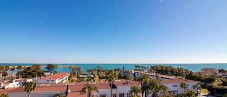 vistas al mar y al parador
