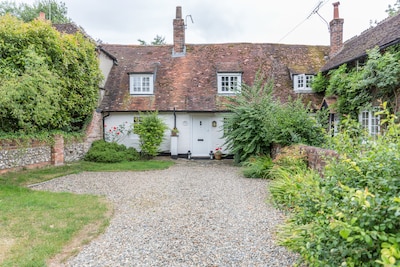 Quietly situated historic cottage with garden and driveway parking, Winchester