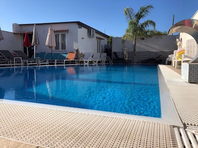 Guesthouse con piscina, Spa , parcheggio, wifi vicino  Pompei, Sorrento e Amalfi
