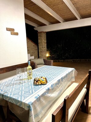 Outdoor dining