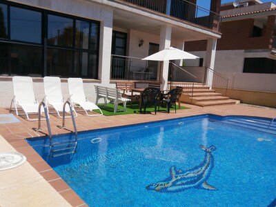 TERE HOUSE OF 5 BEDROOMS AND 5 BATHROOMS-POOL AT 800 METERS SEA