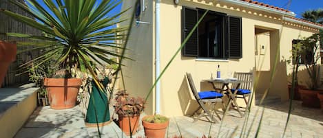 Front of "Casa da Olga" - Courtyard garden, dinning set - sun loungers - BBQ