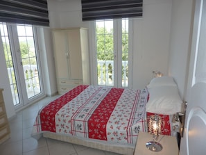 1st floor 2nd double bedroom en-suite and private balcony.