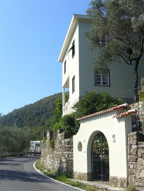 Ca' dei Pini, view from the street
