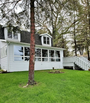 Access the yard from the side deck with table and chairs