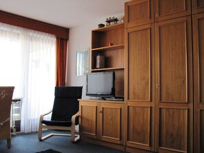 Schrankwand im Wohn/Schlafzimmer