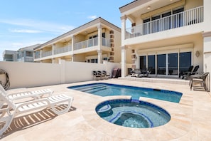 Private Heated Pool and Hot Tub!