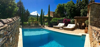   Stone villa with heated pool on pristine vineyards in a stunning location 