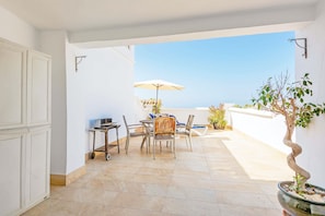 35 Sqm of terrace with evening sun and sun loungers and BBQ