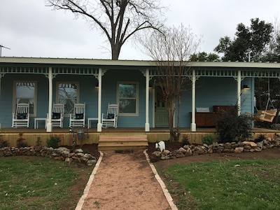 Miss Nora's Cottage
Pet-friendly Cottage near Llano River and Courthouse Square