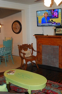 Miss Nora's Cottage
Pet-friendly Cottage near Llano River and Courthouse Square