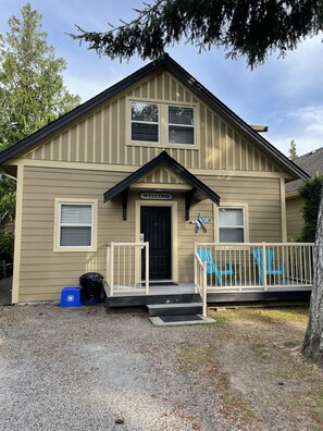 The cottage is 1109 sq. ft. with 2 bedrooms, a loft bedroom and 2 bathrooms.