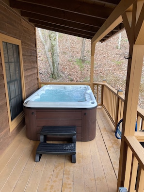 Brand new 2020 Nordic Hottub with massage jets 