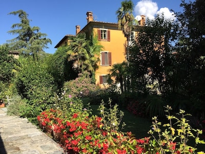 VILLA IN TUSCANY BETWEEN SEA, MOUNTAINS, AND ART