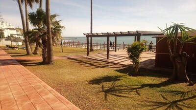 Penthouse at the foot of the beach, private urbanization