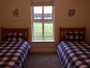 Twin bedroom 