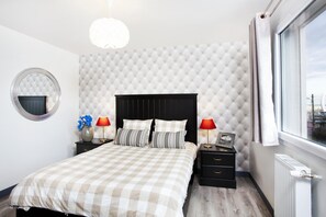 Bedroom 1 / Chambre 1