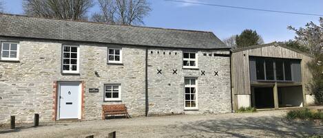 Detached Stone Barn with separate Games Room