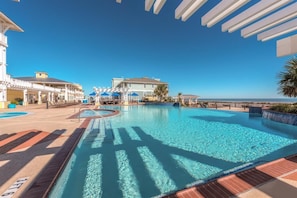 Our condo is in front of the beach club.
Infinity Pool