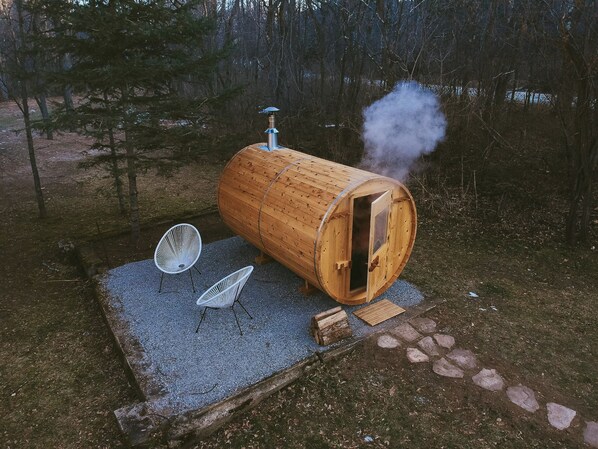 Enjoy our sauna after skiing, hiking, or swimming! Photo by @dirtandglass