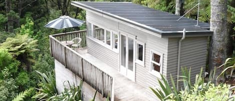 Rangiwai Retreat Studio - On Titirangi Village