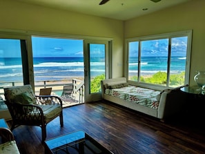 Living room and daybed with spectacular ocean views