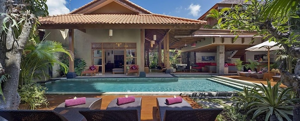 Peaceful 4BR villa by the beach,Seminyak