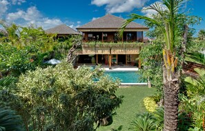 Spacious 9BR villa by the beach Seminyak