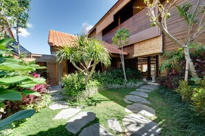 Group 10 BR villa by the beach Seminyak