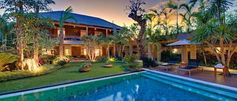 Group 10 BR villa by the beach Seminyak