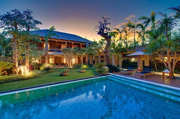 Group 10 BR villa by the beach Seminyak