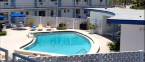 Heated pool, 2 gas grills, covered lanai, restrooms