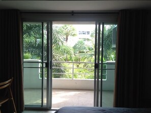 studio for rent with Thai Style decor